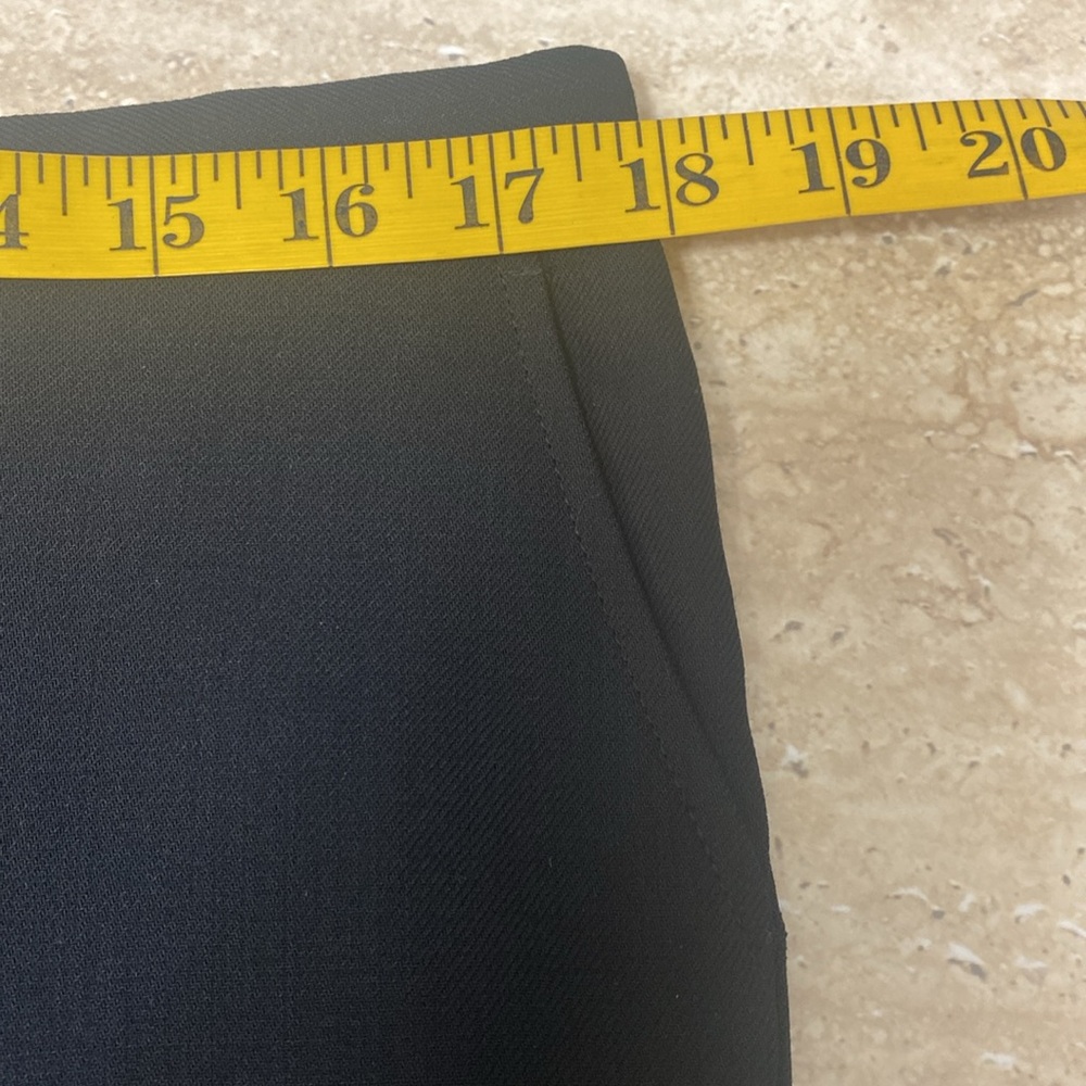 Eileen Fisher Excellent Condition Italian light weight Fabric Pants, - Picture 4 of 9